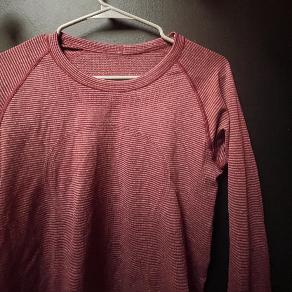 Long sleeve Lululemon.